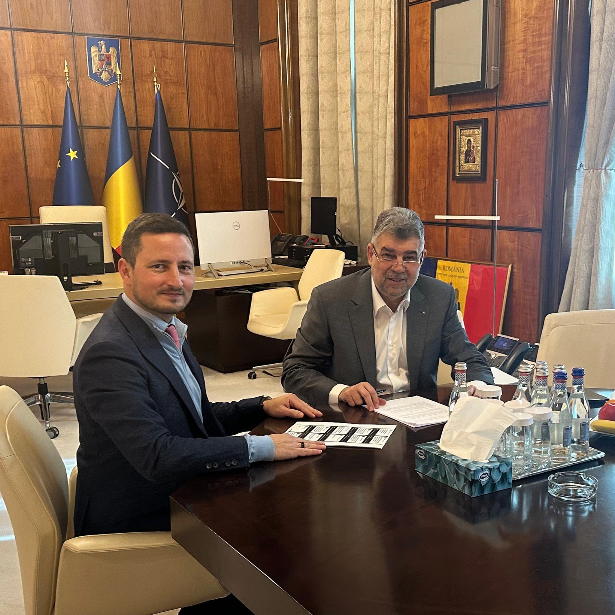 Europarlamentarul sibian Nicu Ștefănuță a discutat cu premierul Marcel Ciolacu despre soluții pentru problemele legate de acordarea reducerilor la trenuri pentru studenți