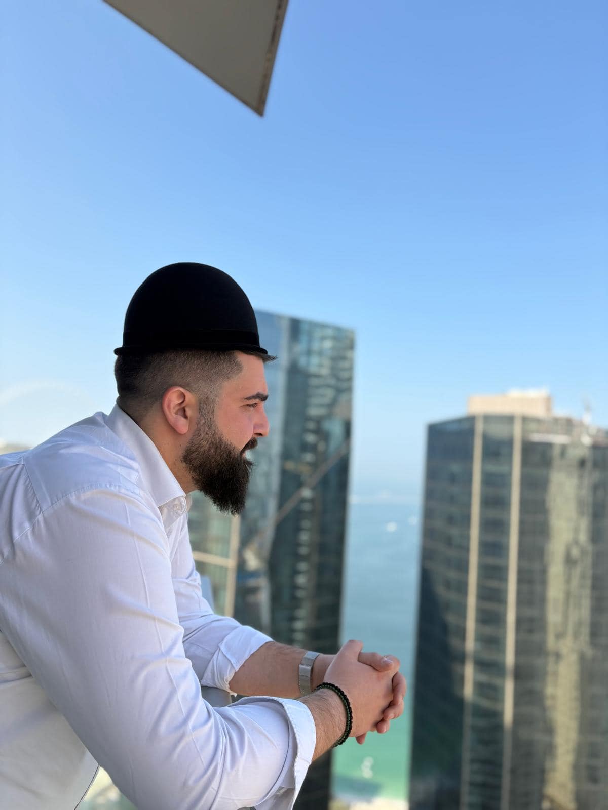 Din Marginimea Sibiului la Dubai. Clopul lui Traian Stoiță, noul trend printre zgârie-nori!