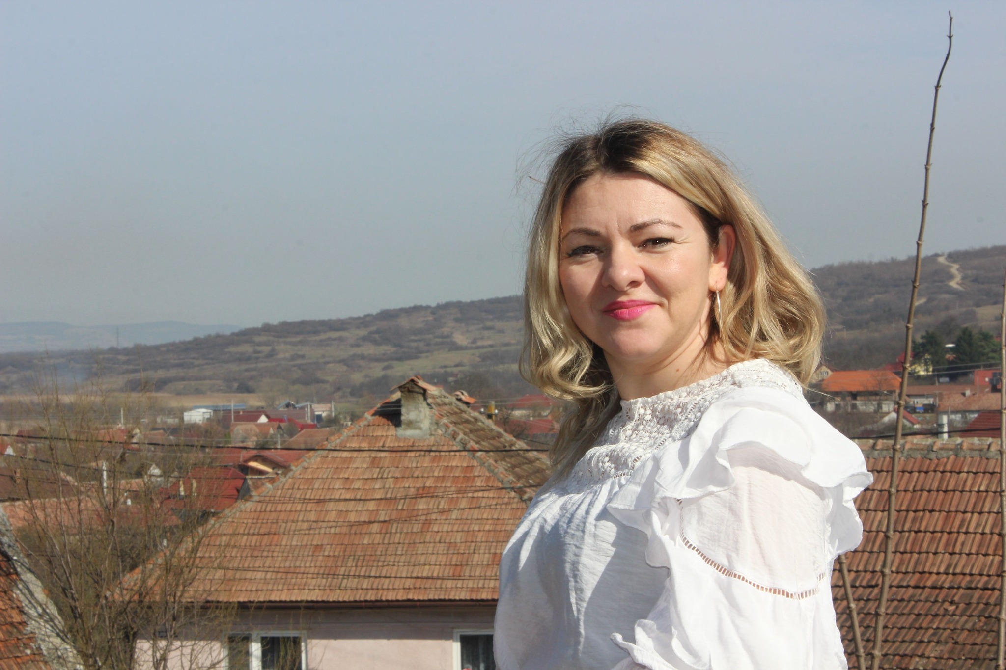 Andreea Anghel: România nu e perfectă. Dar e a noastră. Duminică votez un matematician