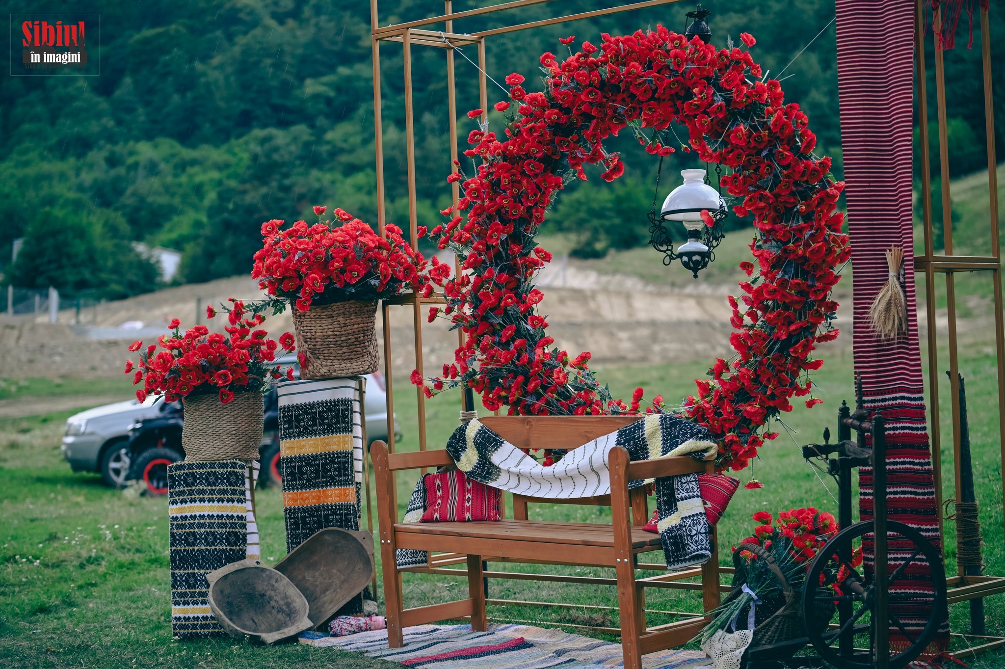 FOTO - Anca Groza: Inspirația pentru decorul de anul acesta de la Festivalul Plăcintelor de la Tălmăcel a venit din frumusețea satului românesc