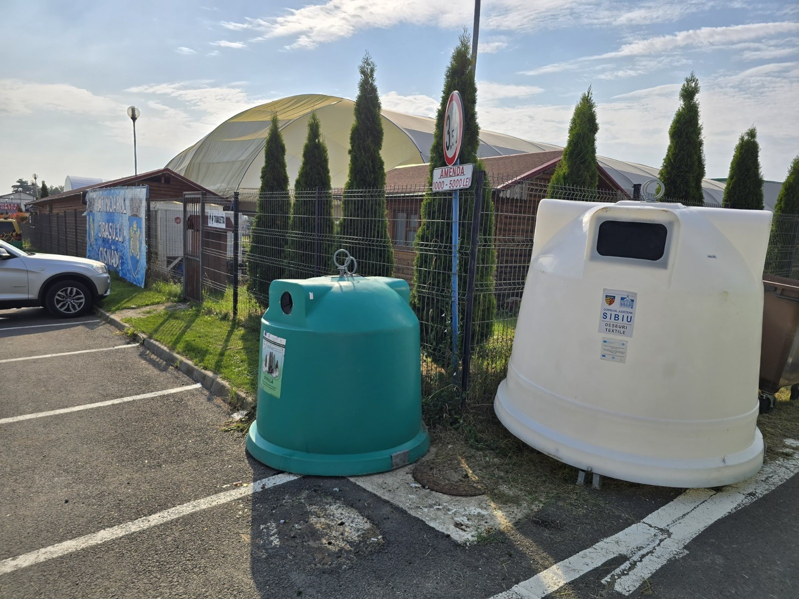 Peste 7 tone de haine vechi colectate de Soma în zona Sibiului. Primăria amplasează 24 de containere noi în oraș