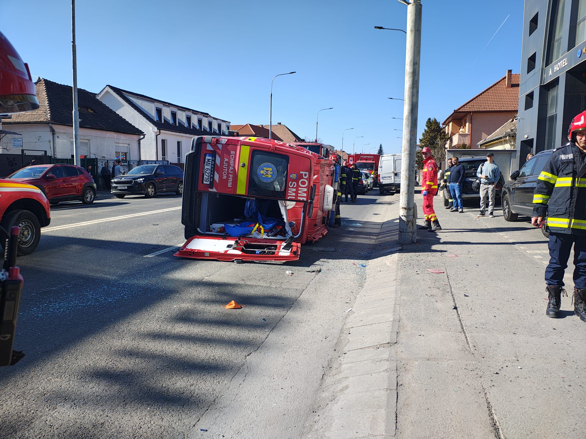 Planul Roșu activat la Sibiu după un accident între o ambulanță SMURD și un autoturism